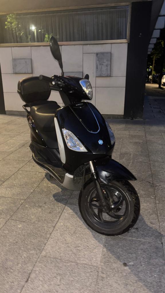 Piaggio Fly, Fietsen en Brommers, Scooters | Piaggio, Klasse A (25 km/u), Ophalen of Verzenden, Zo goed als nieuw, Fly