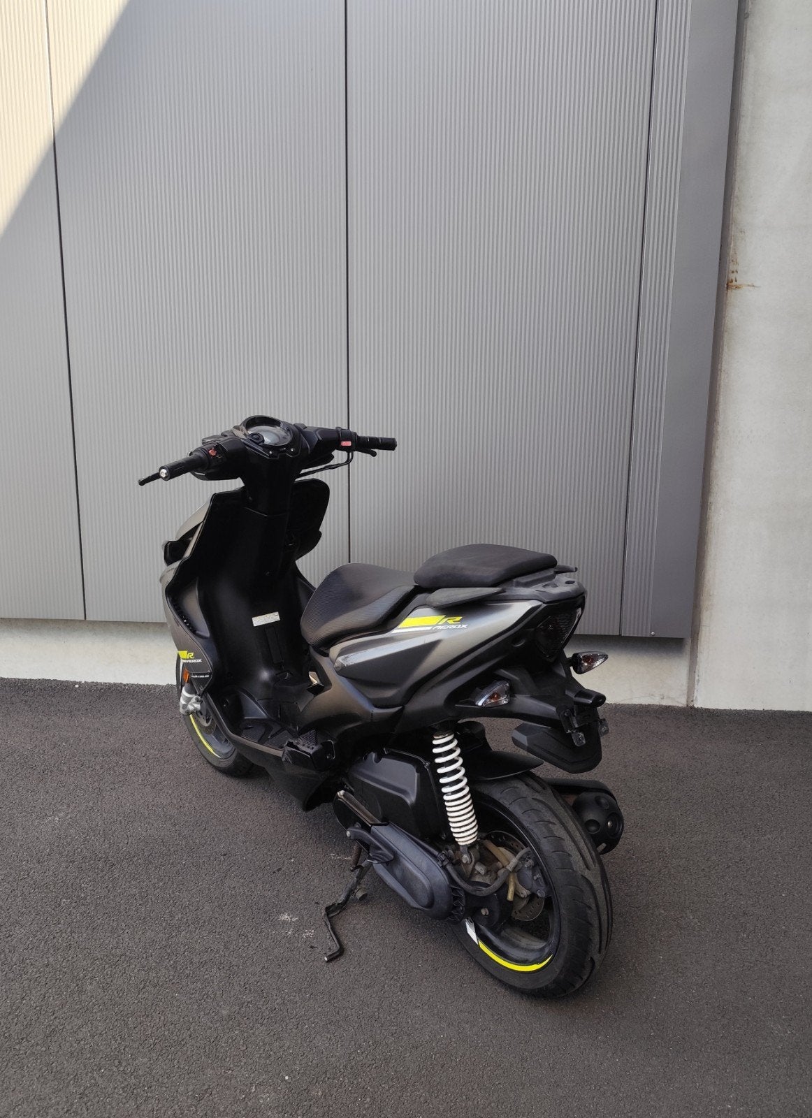 Yamaha aerox • b-klasse • 50cc • 45km/u, Fietsen en Brommers, Ophalen, Aerox, Klasse B (45 km/u), Benzine