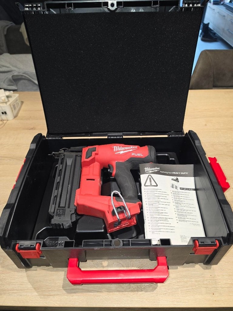 milwaukee m18fn18 gs nagelmachine, Doe-het-zelf en Bouw, Ophalen, Zo goed als nieuw, Tacker/nietmachine, Milwaukee