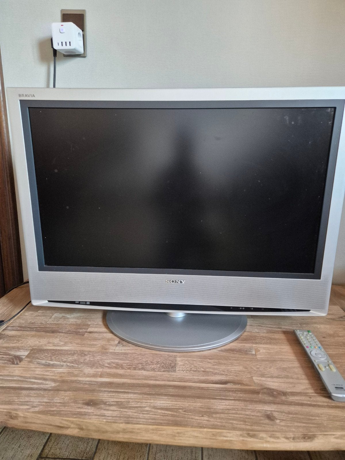 SONY TV ,zilverkleurig.Op voet, Enlèvement, Sony