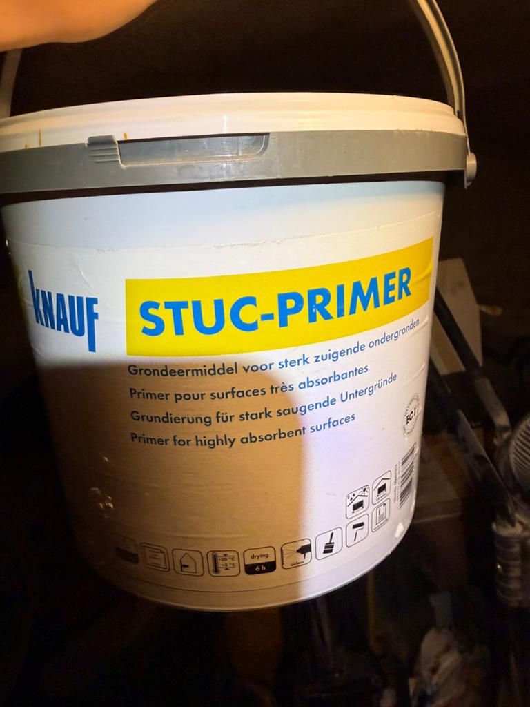 Stuc primer, Doe-het-zelf en Bouw, Ophalen, Zo goed als nieuw