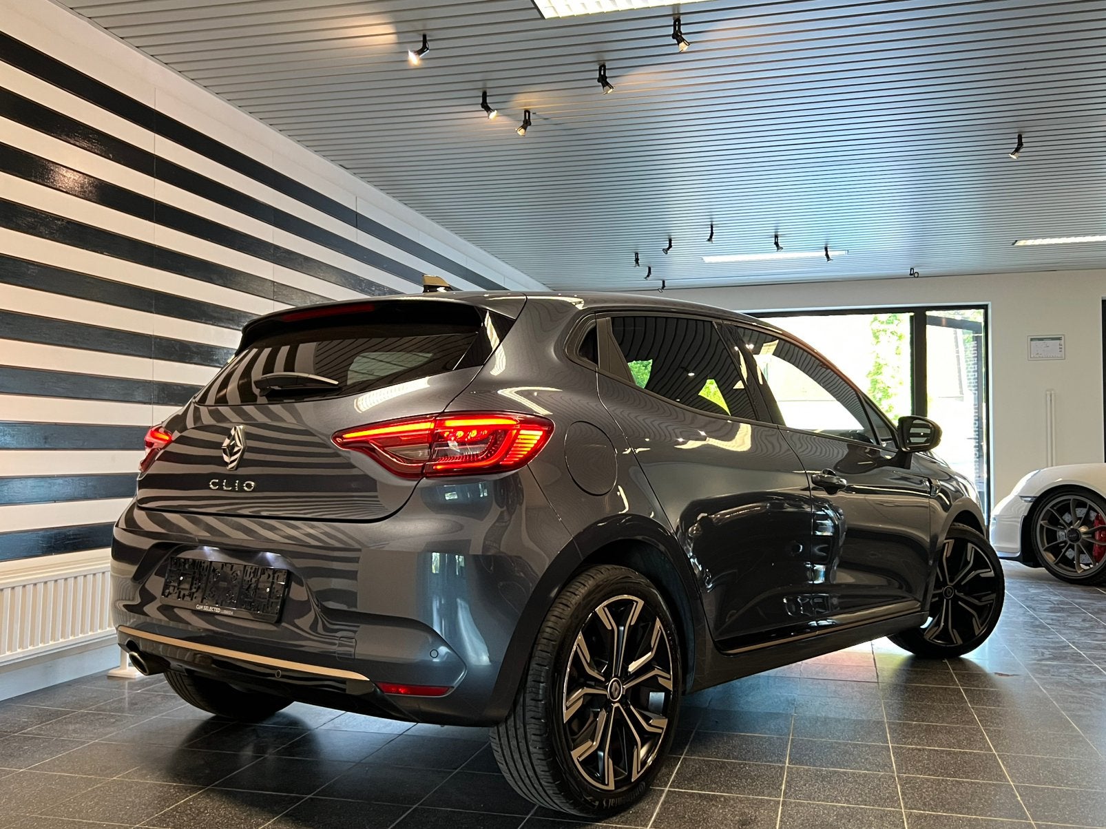 Renault Clio 1.0 Lutecia X-Tronic-Camera-Keyless-CarPlay, Auto's, Renault, Overige kleuren, 67 kW, Leder en Stof, 5 zetels