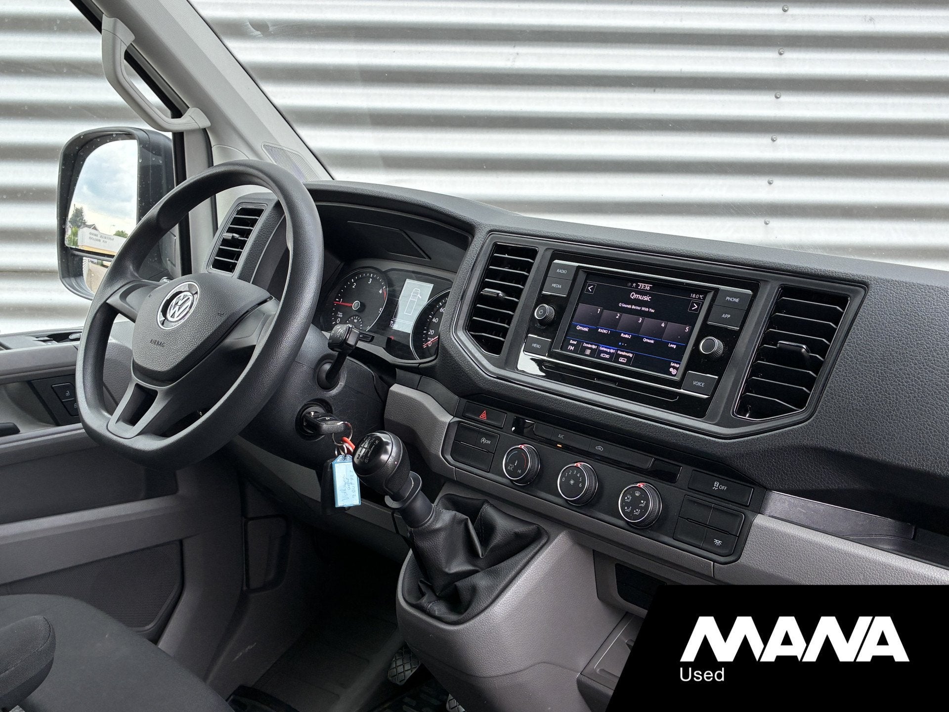 Volkswagen Crafter 35 2.0 TDI L4 Bakwagen Airco Laadklep 750, Auto's, Bestelwagens en Lichte vracht, Voorwielaandrijving, Stof