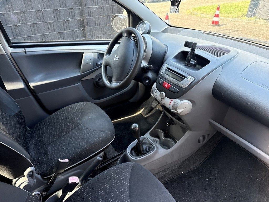 SIEGE AVANT GAUCHE ( CONDUCTEUR ) Peugeot 107, Kontakt-peugeot@peugeot.com, Utilisé, Peugeot Deutschland GmbH, Bahnhofsplatz
65423  Rüsselsheim, DE