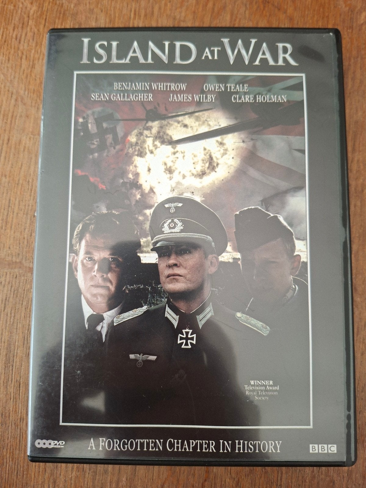 DVD  - BOX  - ISLAND OF WAR  - VOLLEDIGE REEKS, CD & DVD, DVD | Action, Enlèvement ou Envoi, À partir de 12 ans, Anglais, Guerre