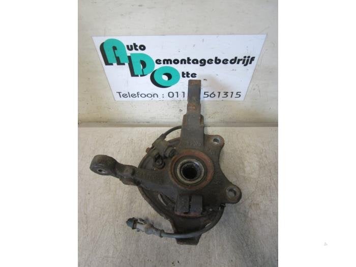 Fusee links-voor van een Opel Corsa (Corsa C 00-), Gebruikt, -, -, Opel