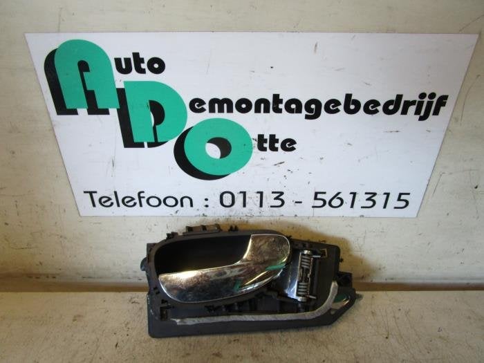 Poignée portière 4portes avant droite d'un Peugeot 307, -, Utilisé, -, Peugeot