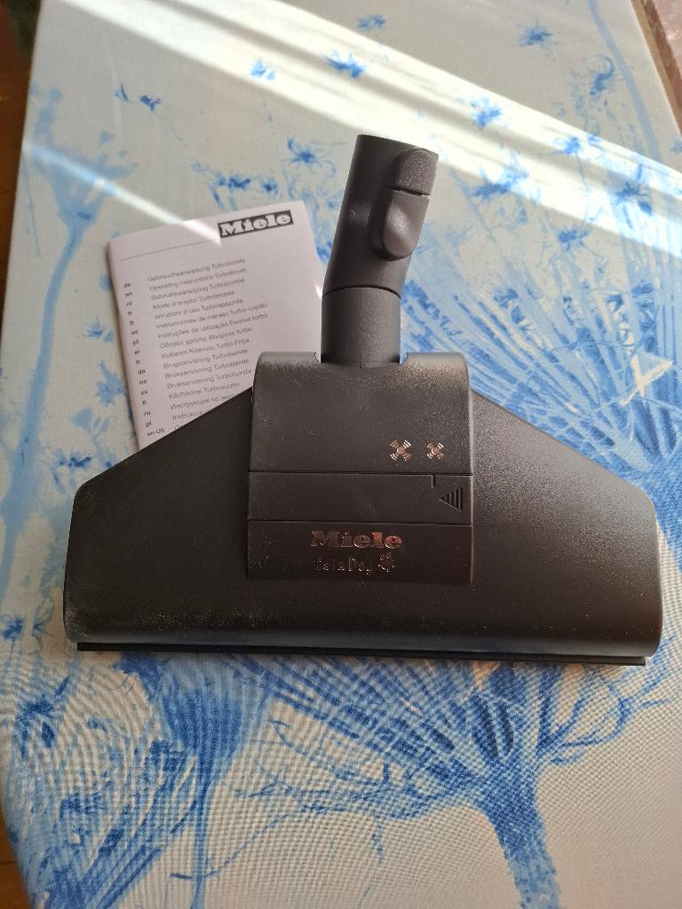Miele brosse turbo neuve cat and dog, Electroménager, Enlèvement, Neuf, Aspirateur traîneau, Miele