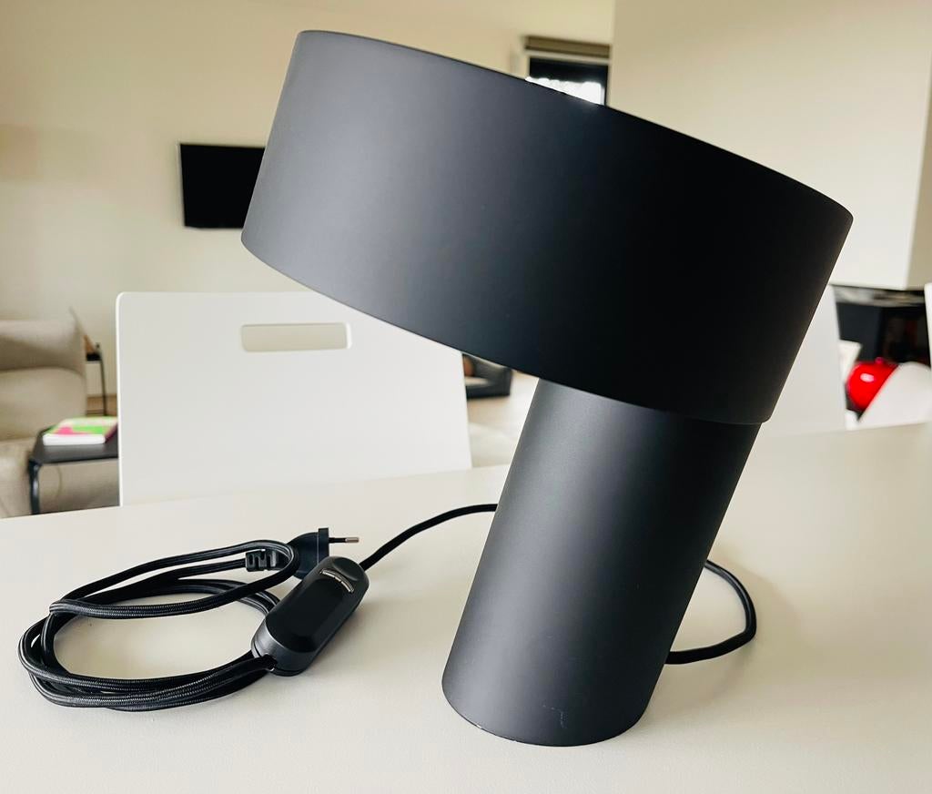 Nieuwe stijlvolle tafellamp/bureaulamp van HAY - Dimbaar, Maison & Meubles, Lampes | Lampes de table, Neuf, Enlèvement
