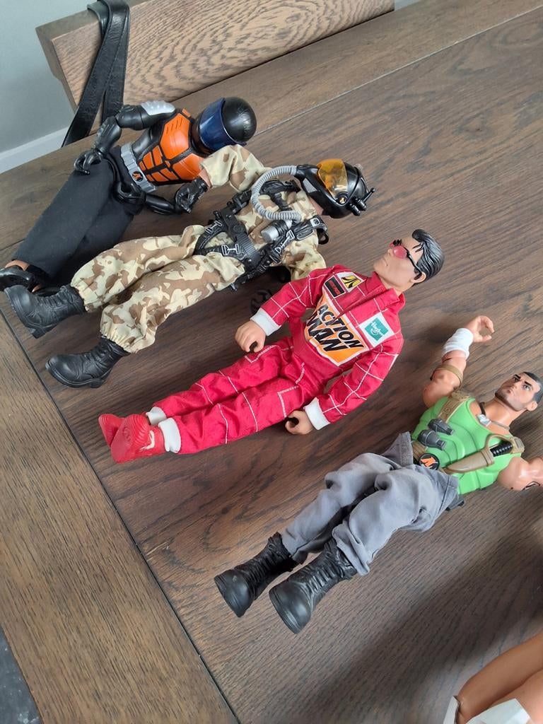 Actiefiguren, Ophalen