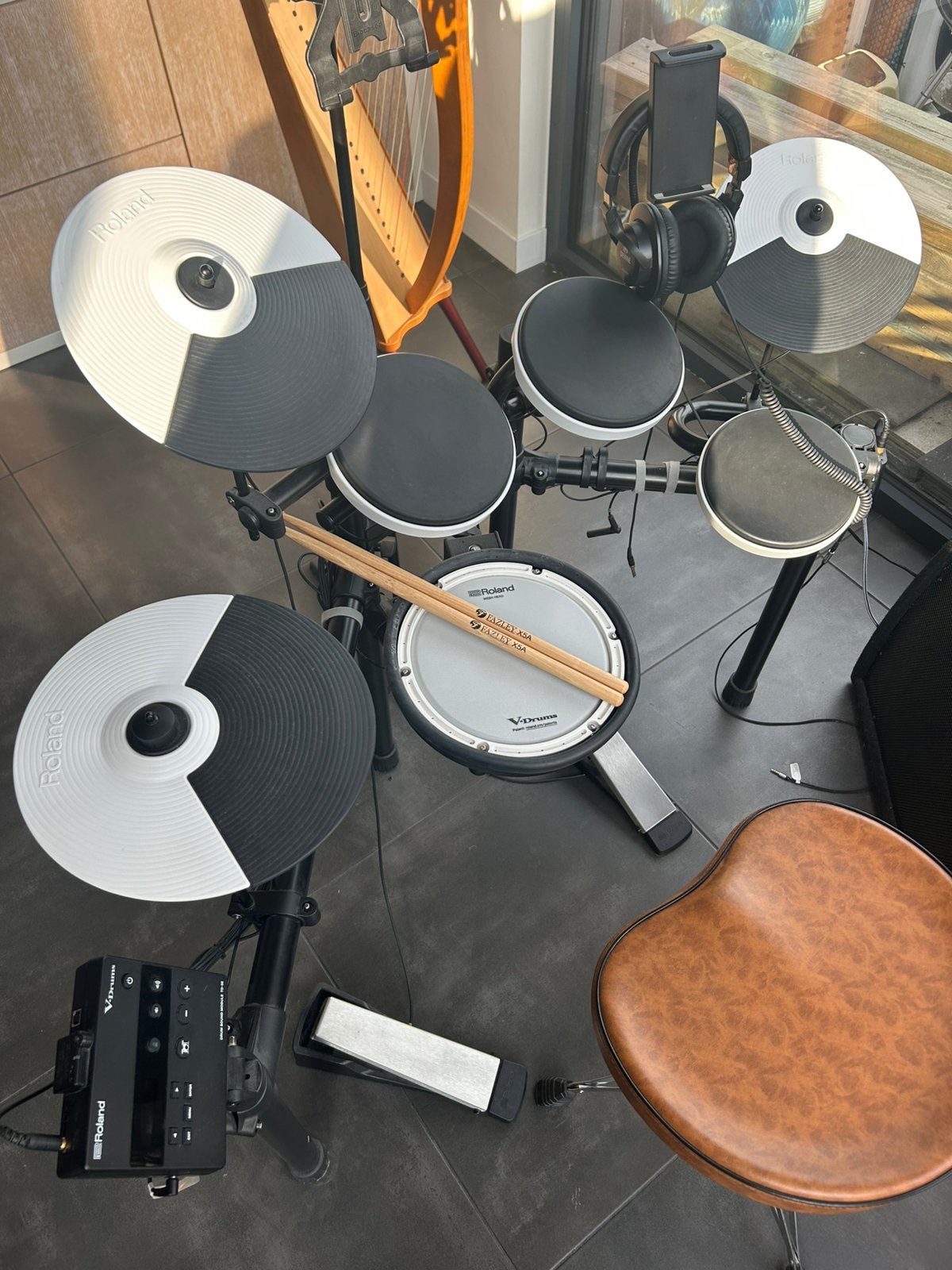 Roland TD-02 KV + versterker + extra’s, Enlèvement, Comme neuf, Roland, Électronique