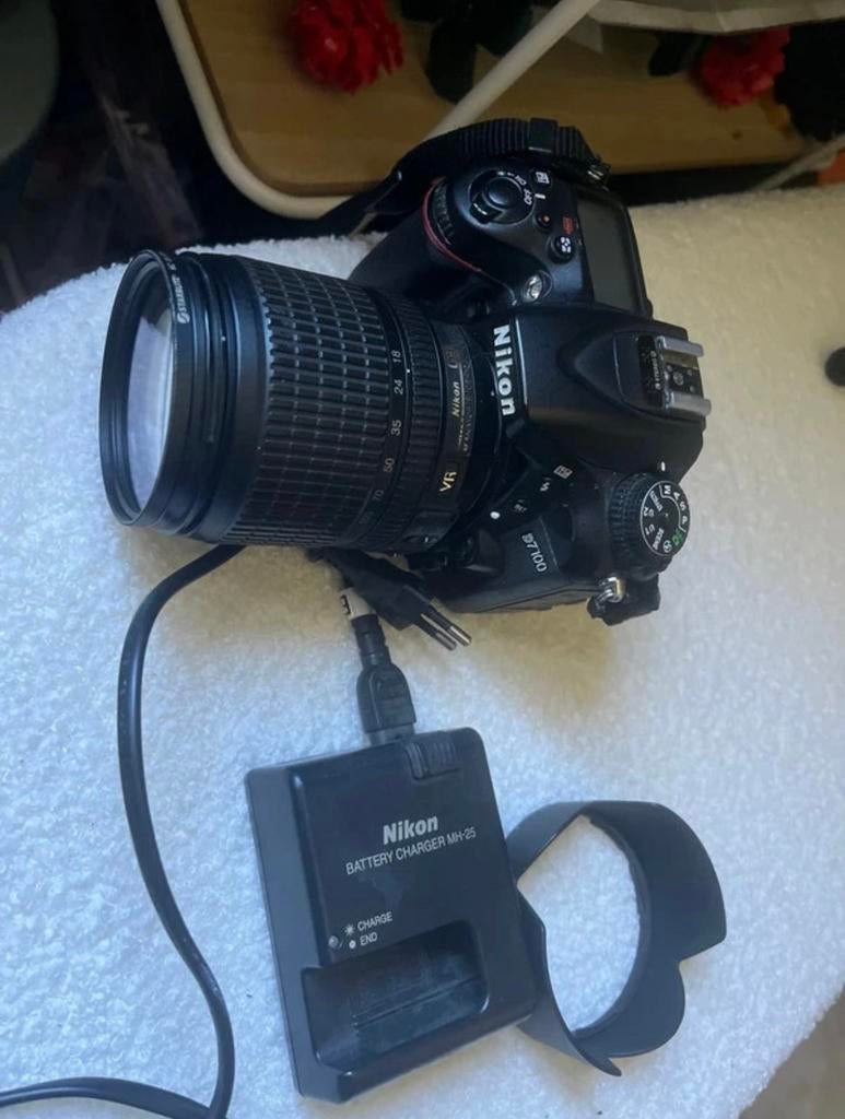 Nikon D7100 + batterijlader + zonnekap, Audio, Tv en Foto, Fotocamera's Digitaal, Verzenden, Zo goed als nieuw, Nikon