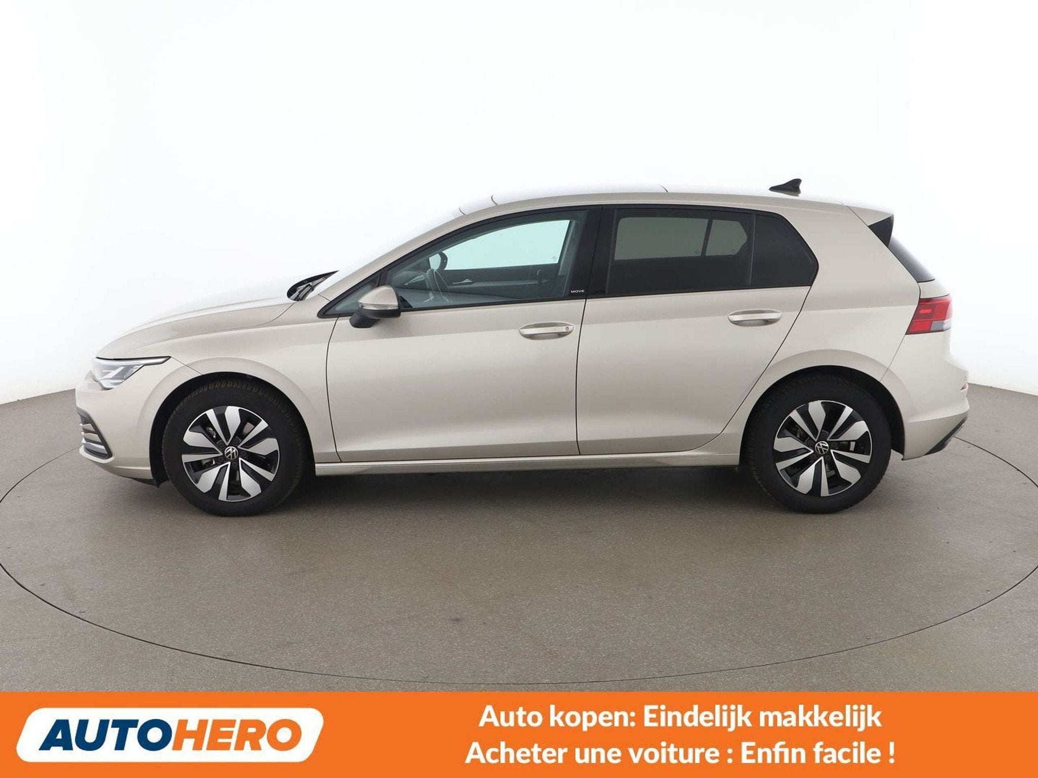 Volkswagen Golf 2.0 TDI Move (bj 2024, automaat), Auto's, 1441 kg, Stof, Gebruikt, Beige