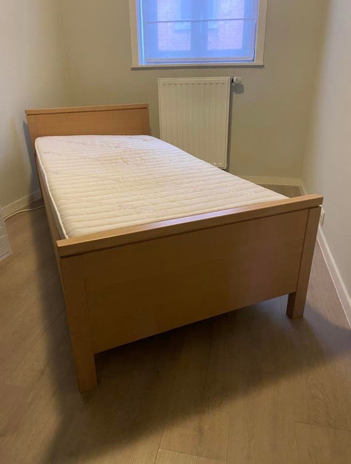 1 lit, 90 cm, Une personne, Brun, Enlèvement