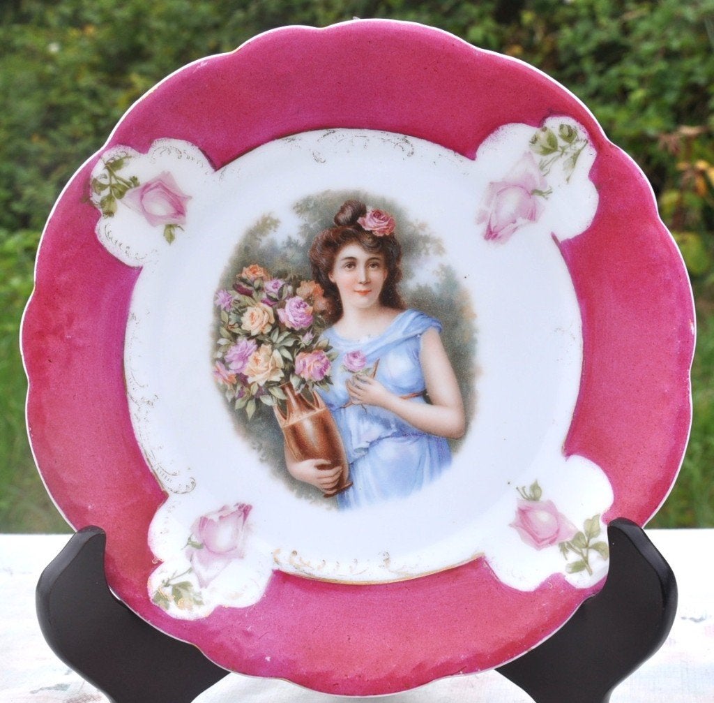 assiette décorative porcelaine jeune fille tour fuchsia, Enlèvement ou Envoi