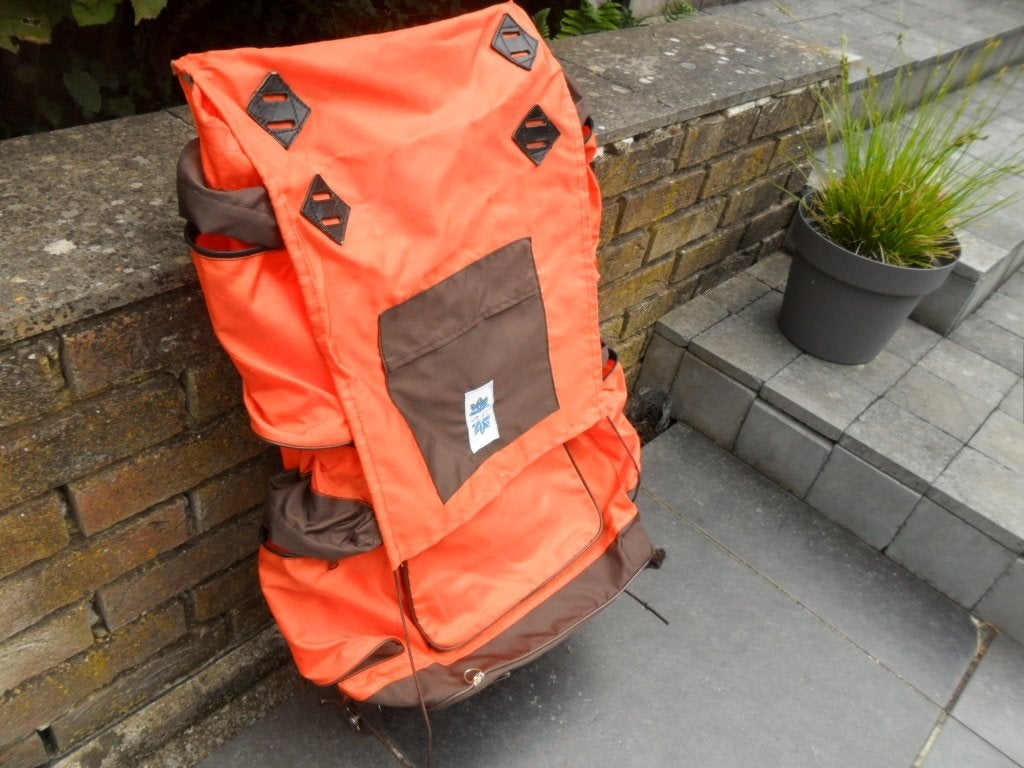 Sac à dos orange nombreuses poches pour randonnées ou voyage, Enlèvement