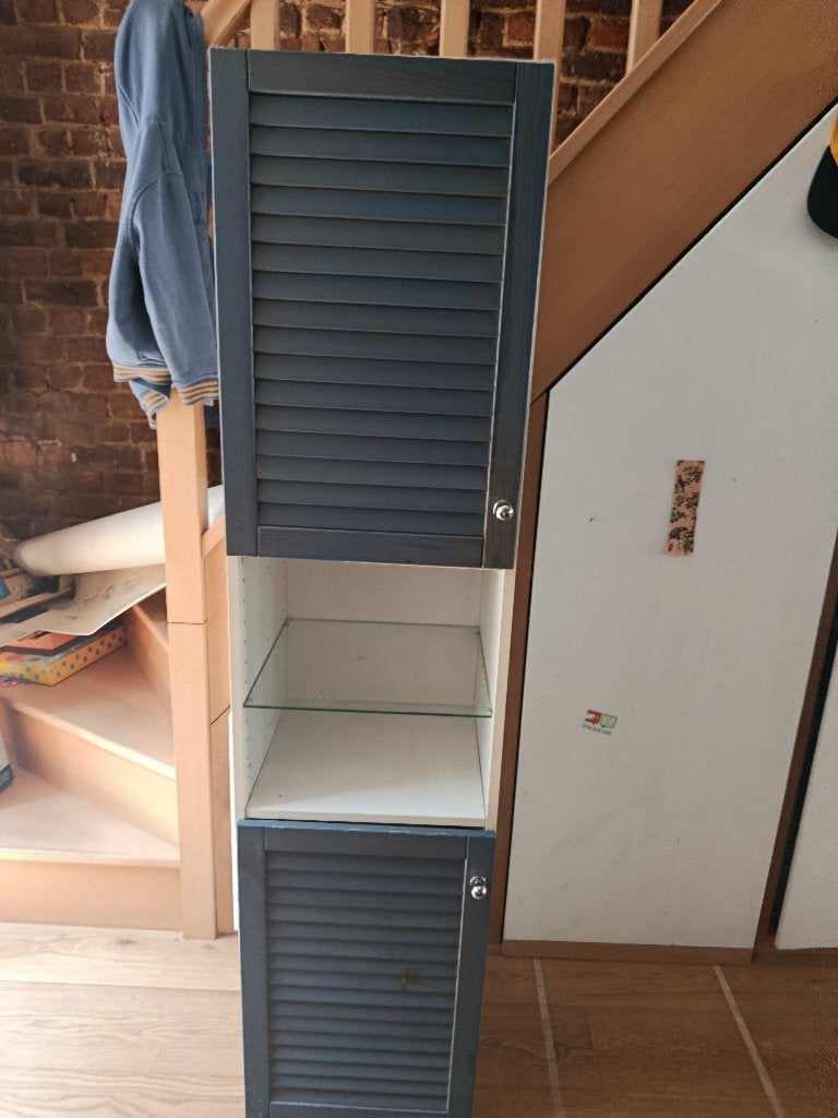 Placard, 25 à 50 cm, Avec porte(s), Utilisé, Moins de 50 cm