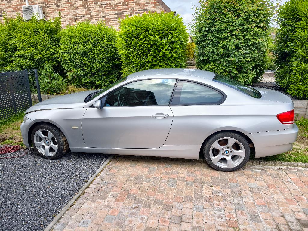 BMW E92320i, Auto's, 4 zetels, Zwart, 4 cilinders, Handgeschakeld