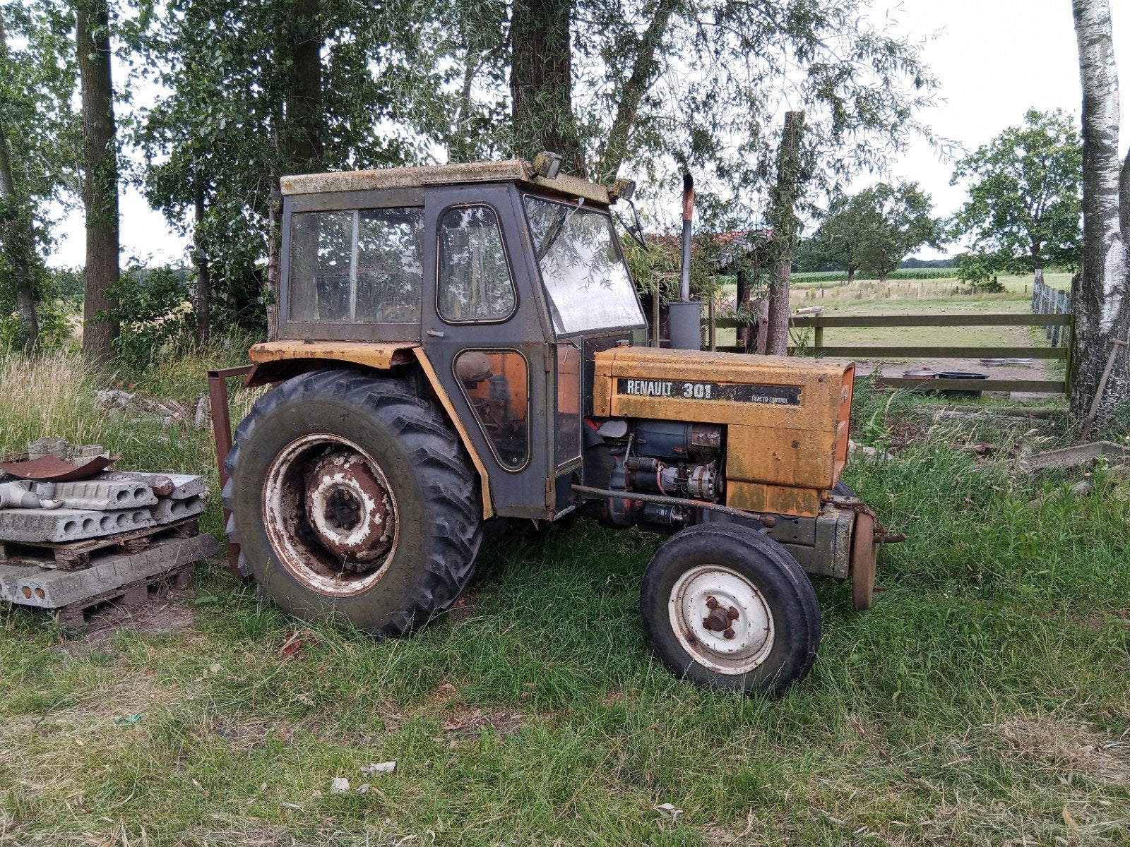 Midi tractor renault, Articles professionnels, Agriculture | Tracteurs, Enlèvement, Renault
