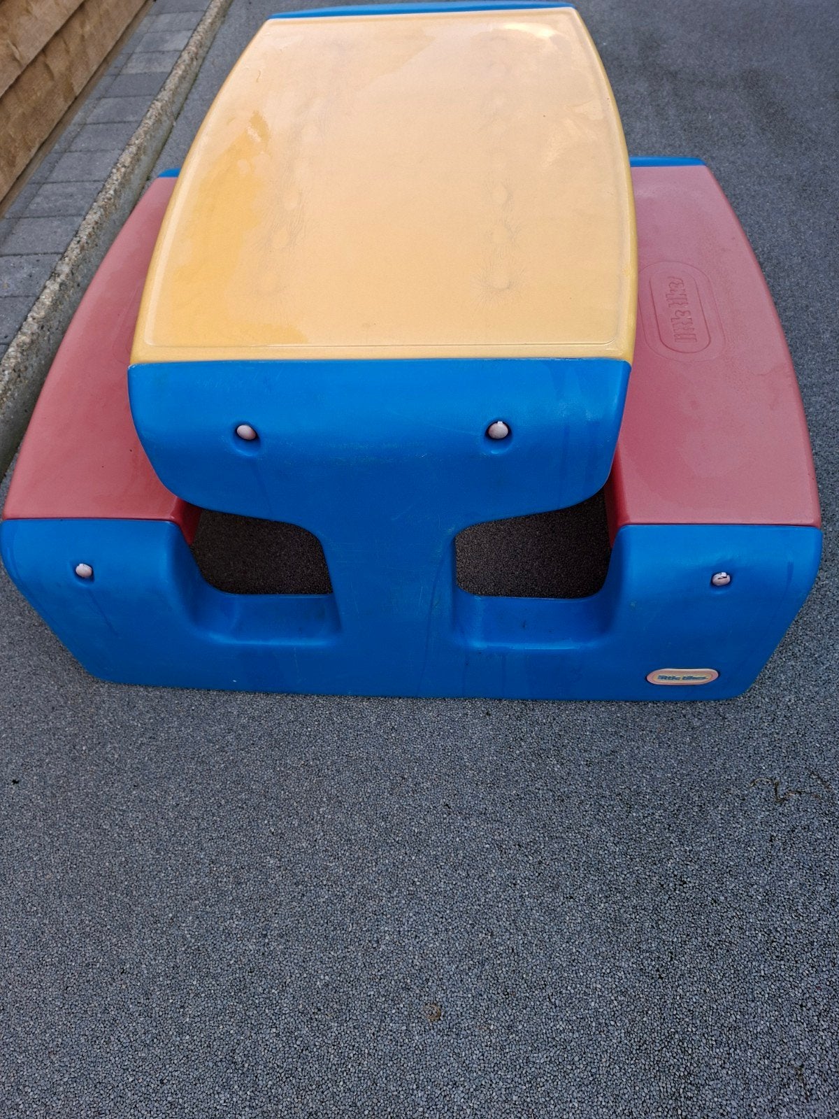 little tikes tafel, Enlèvement