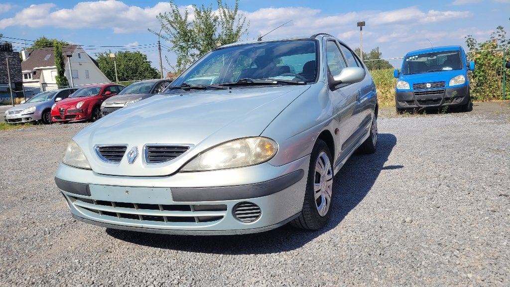 renault megane 1.6i AUTOMAAT TREKHAAK !! EERST LEZEN !!, Stof, 4 cilinders, 1600 cc, Bedrijf