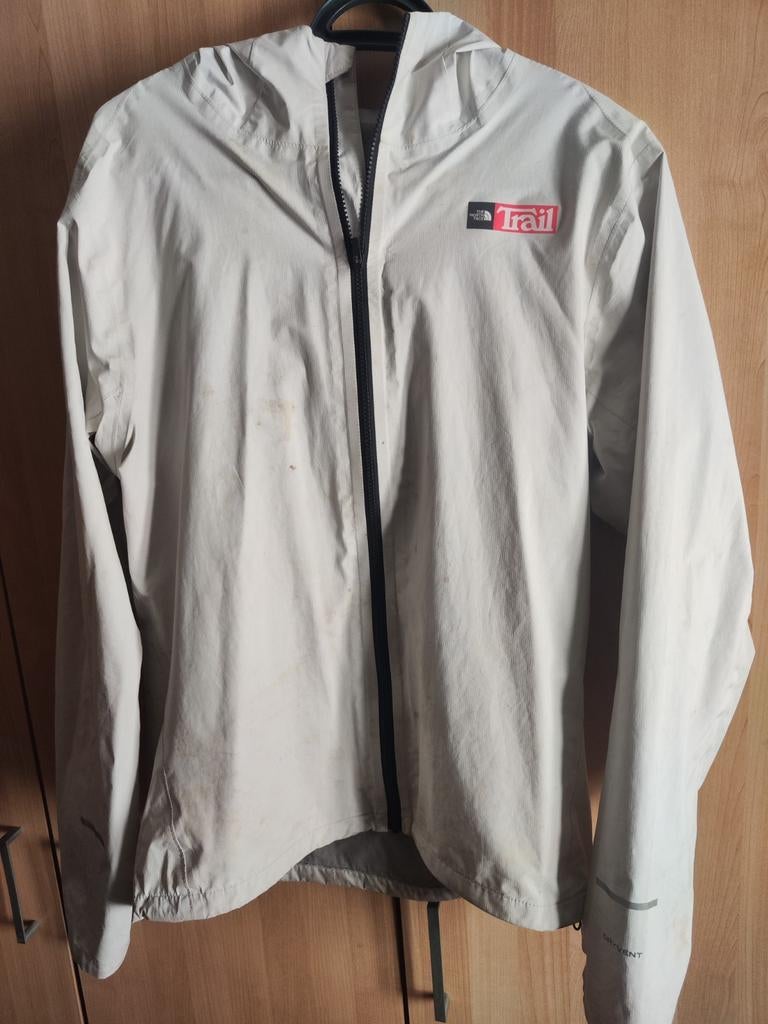 Veste trail pluie North face S, Sports & Fitness, Course, Jogging & Athlétisme, Utilisé, Vêtements, Autres marques, Enlèvement