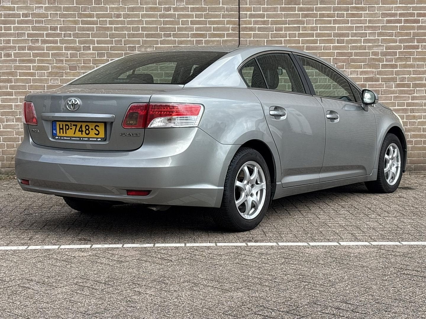 Toyota Avensis 2.0 D-4D Comfort | Climate | Cruise |, Avensis, Zwart, Bedrijf, Te koop