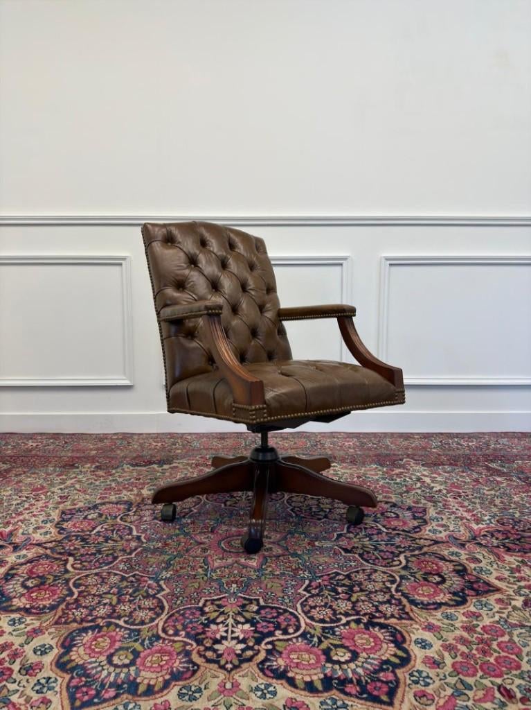 Klassiek Engels Chesterfield Bureaustoel, Ophalen
