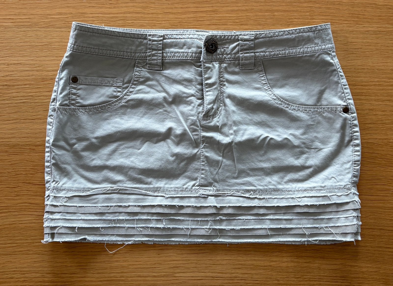 Mini jupe beige JENNYFER - Taille 34 - 6€, Enlèvement ou Envoi, Comme neuf, Taille 34 (XS) ou plus petite, Au-dessus du genou