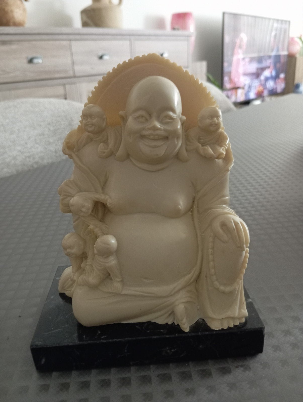 Bouddha sur un socle en marbre, Enlèvement ou Envoi