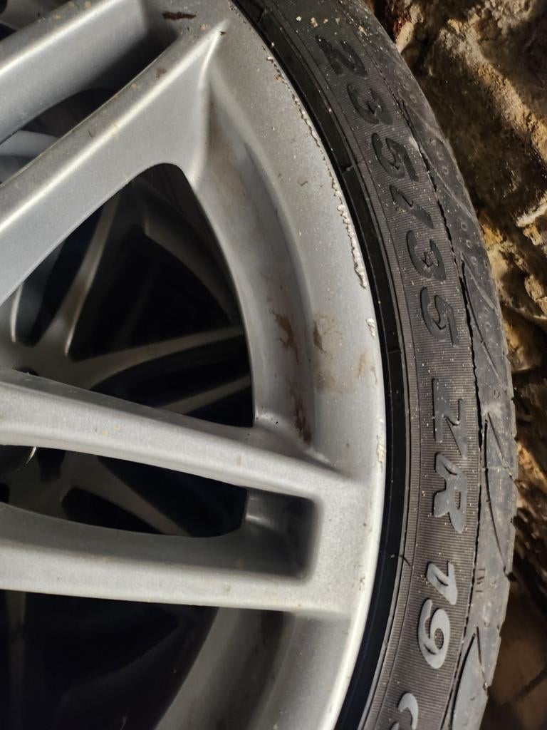 4 JANTES AUDI TRÈS BONNE ETAT   235.35.19 PIRELLI, Enlèvement ou Envoi
