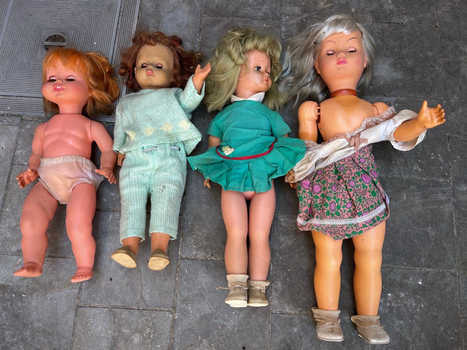 4 vintage plastieken poppen, Enlèvement, Utilisé, Poupée