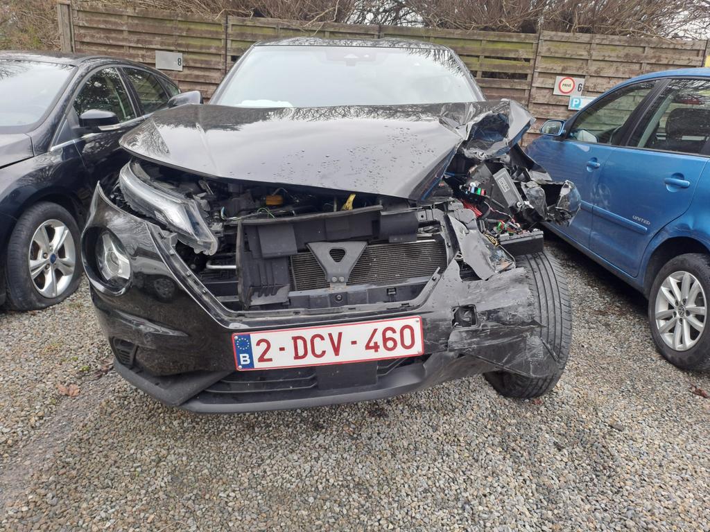 Nissan Juke is neergestort, Auto's, 4 deurs, Stof, 4 cilinders, Zwart