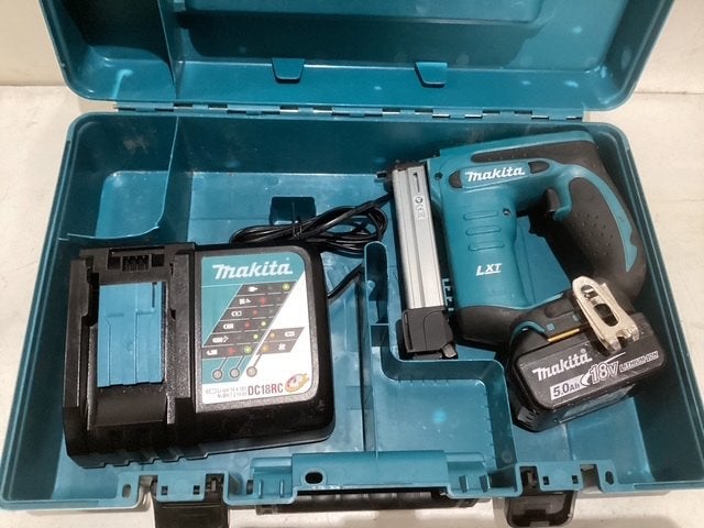 Agrafeuse à batterie d'occasion Makita DST221, Bricolage & Construction, Outillage | Outillage à main, Enlèvement, Comme neuf