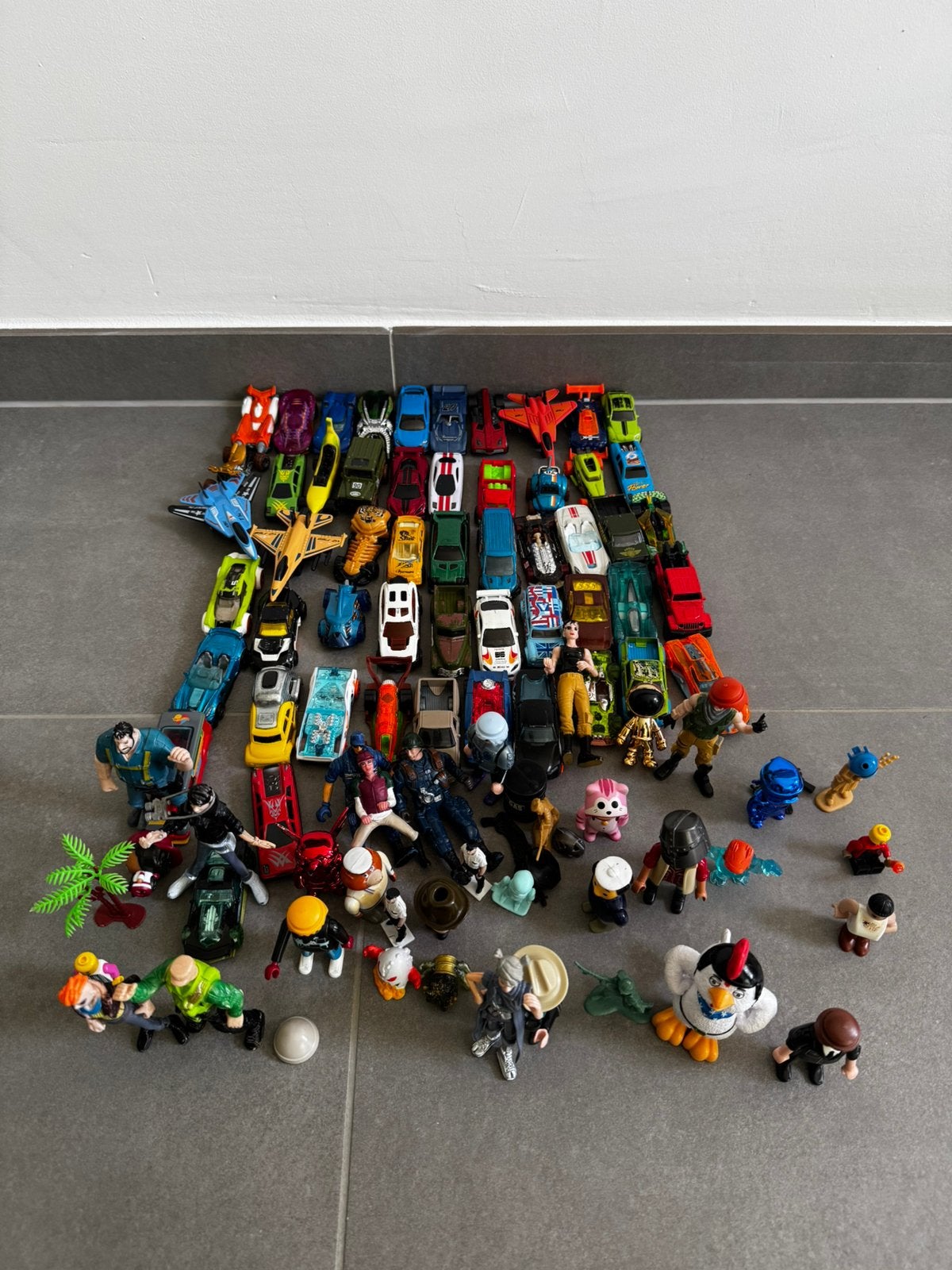 Auto’s en speelfiguren, Ophalen, Zo goed als nieuw