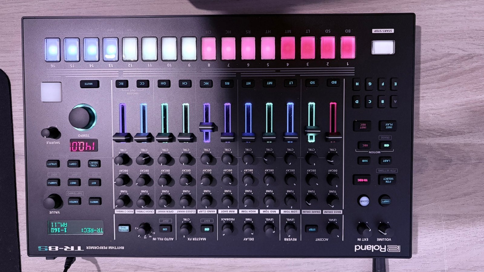 Roland Tr8s + decksaver, Muziek en Instrumenten, Drumcomputers, Zo goed als nieuw, Roland, Ophalen