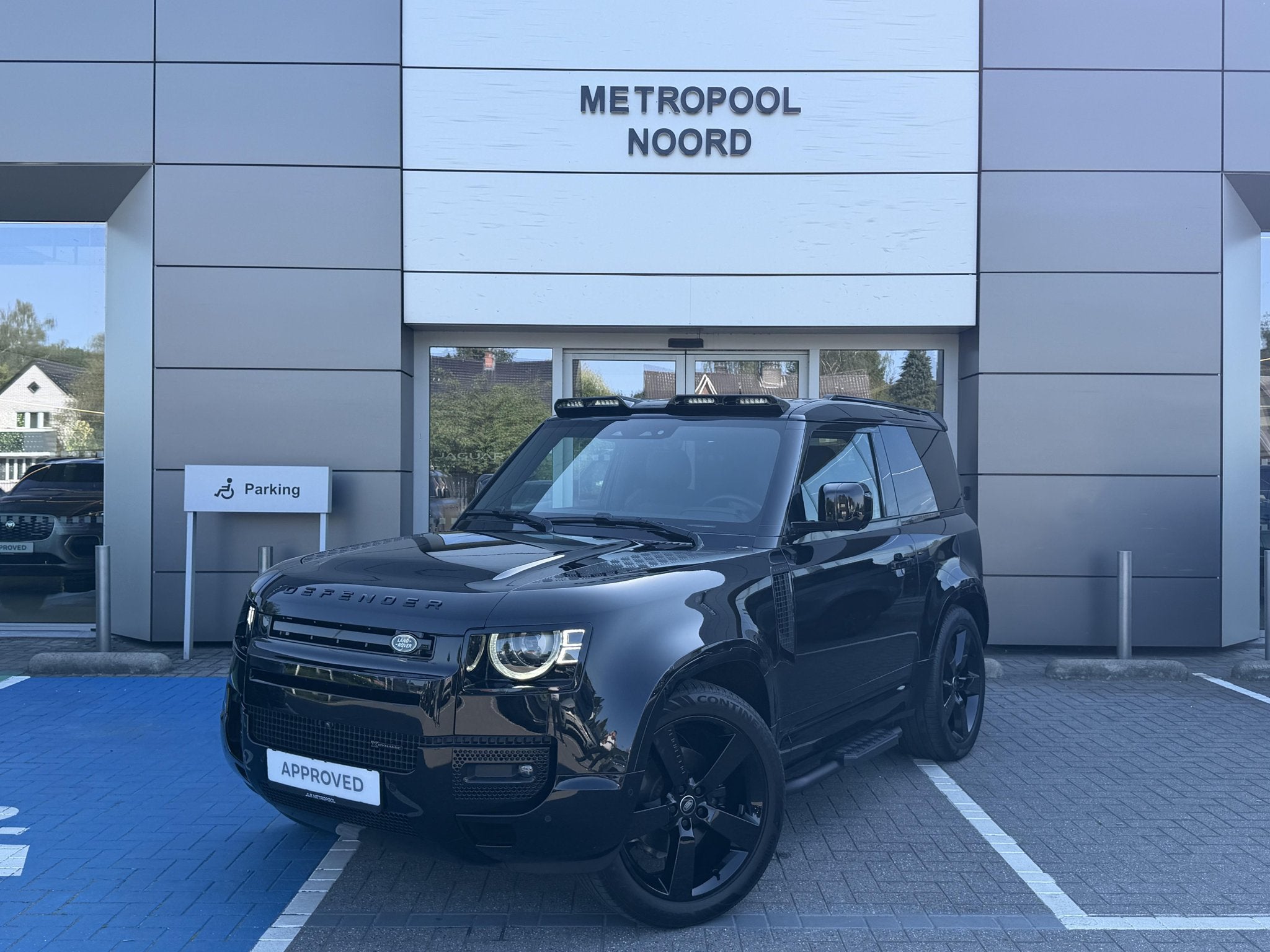 Land Rover Defender 90 D250 X-Dynamic SE// U R B A N Lichte, Auto's, Land Rover, 2993 cc, Zwart, Diesel, SUV of Terreinwagen