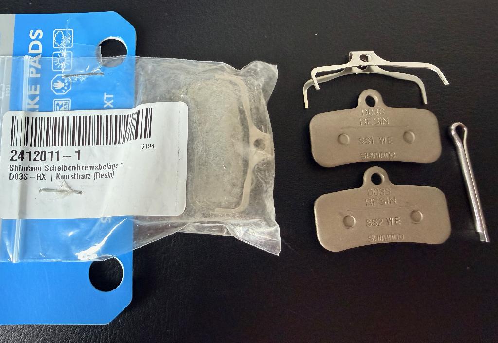2 paires plaquettes de frein Shimano D03S en résine NEUVES, Vélos & Vélomoteurs, Neuf, Enlèvement ou Envoi, Freins, Stadsfiets