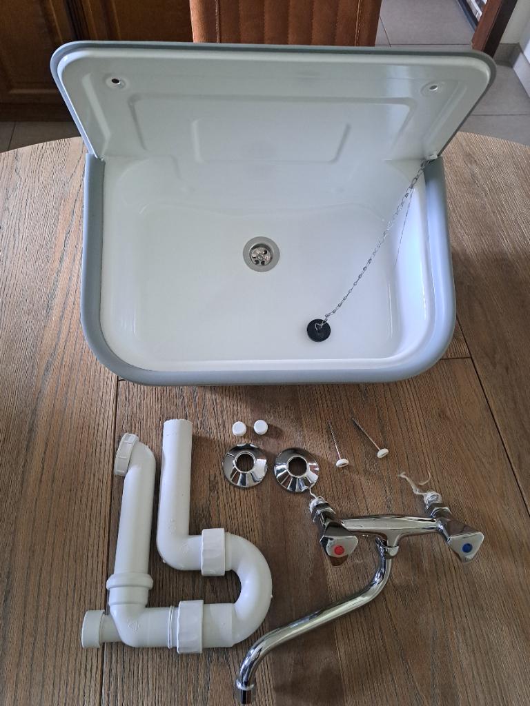 Uitgietbak + kraan, Bricolage & Construction, Sanitaire, Enlèvement, Comme neuf, Inox, Robinet