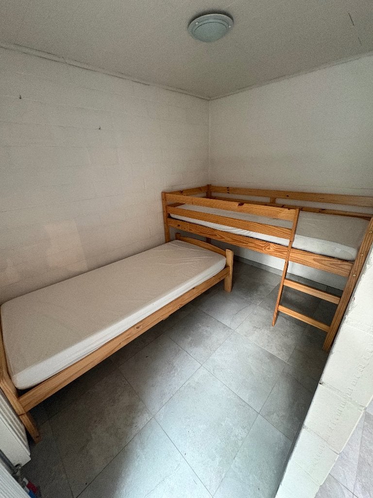 Bedden te koop (2) (50 euro per stuk), 100 cm, Klassiek, Brun, Enlèvement