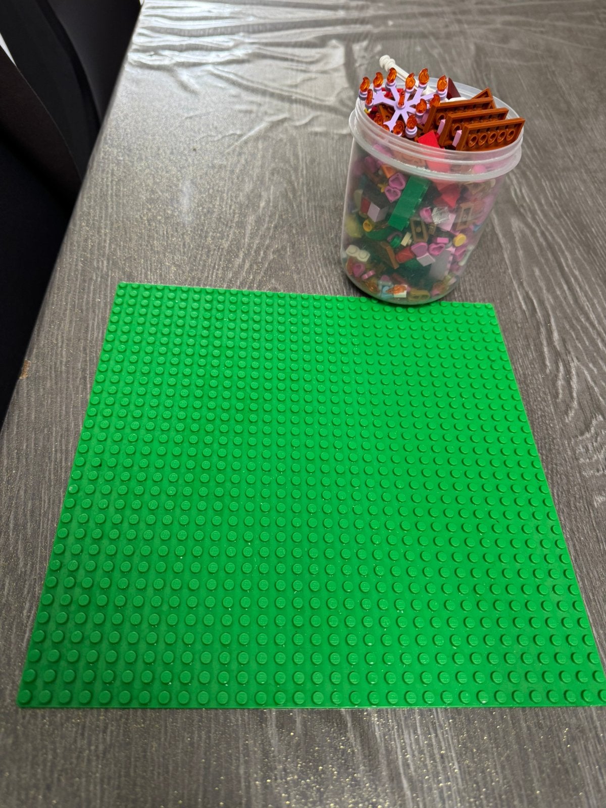 Planche lego + bac de pieces diverses, Enlèvement, Comme neuf, Plaque de base, Lego