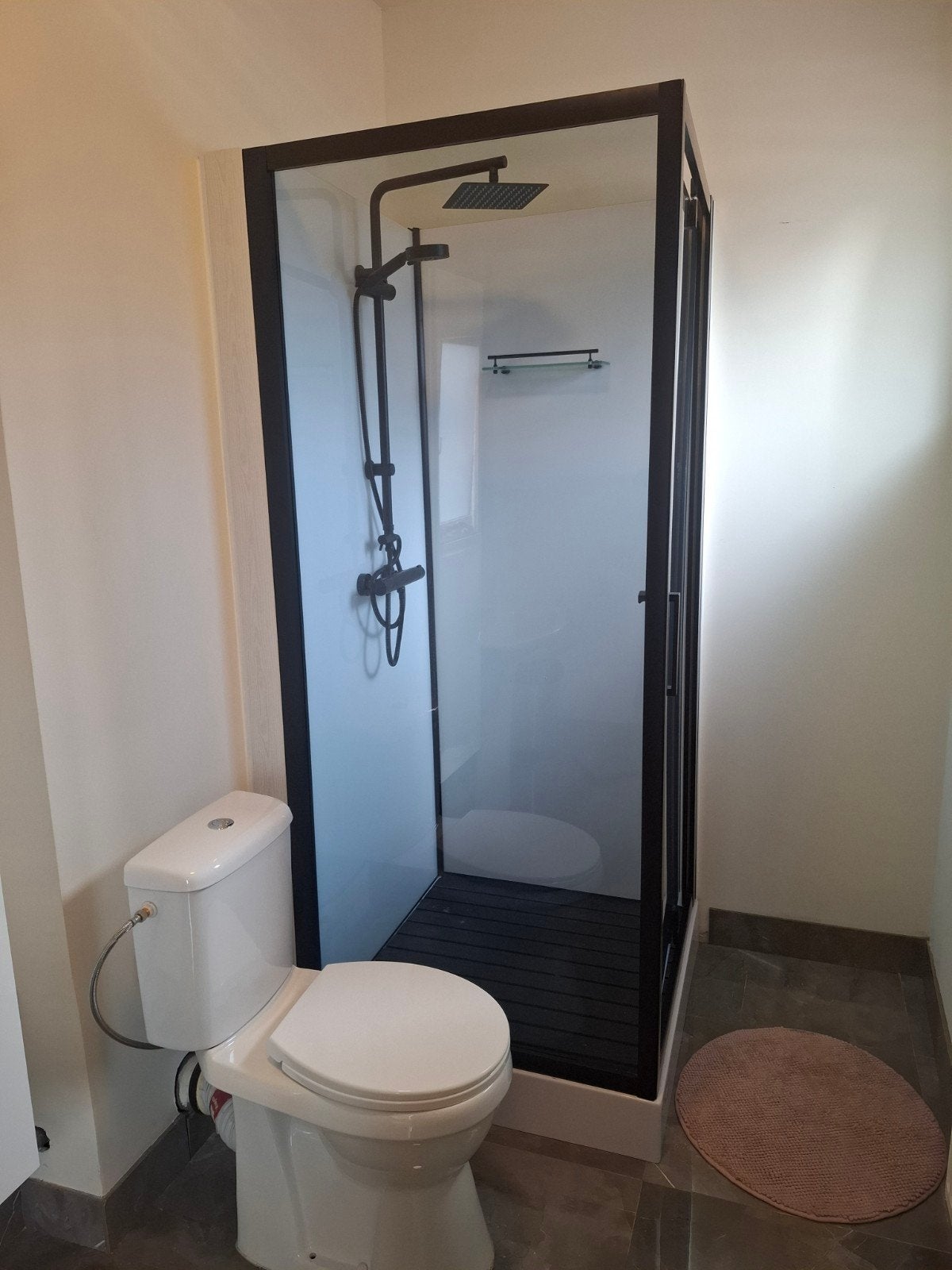 Zwarte douchecabine, Ophalen, Zo goed als nieuw, Met douche
