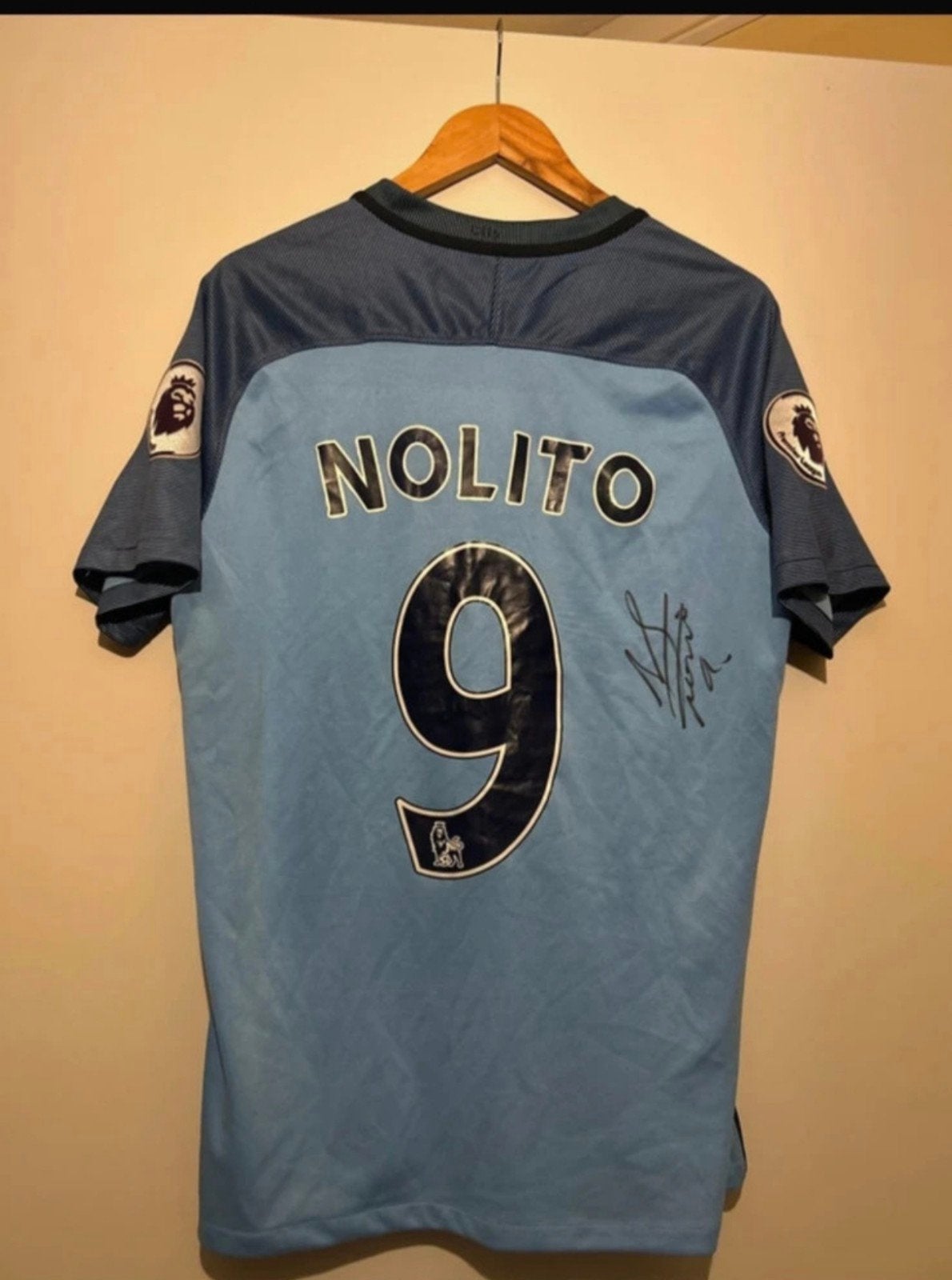 Gesigneerd shirt nolito Manchester City, Sports & Fitness, Football, Enlèvement ou Envoi, Maillot