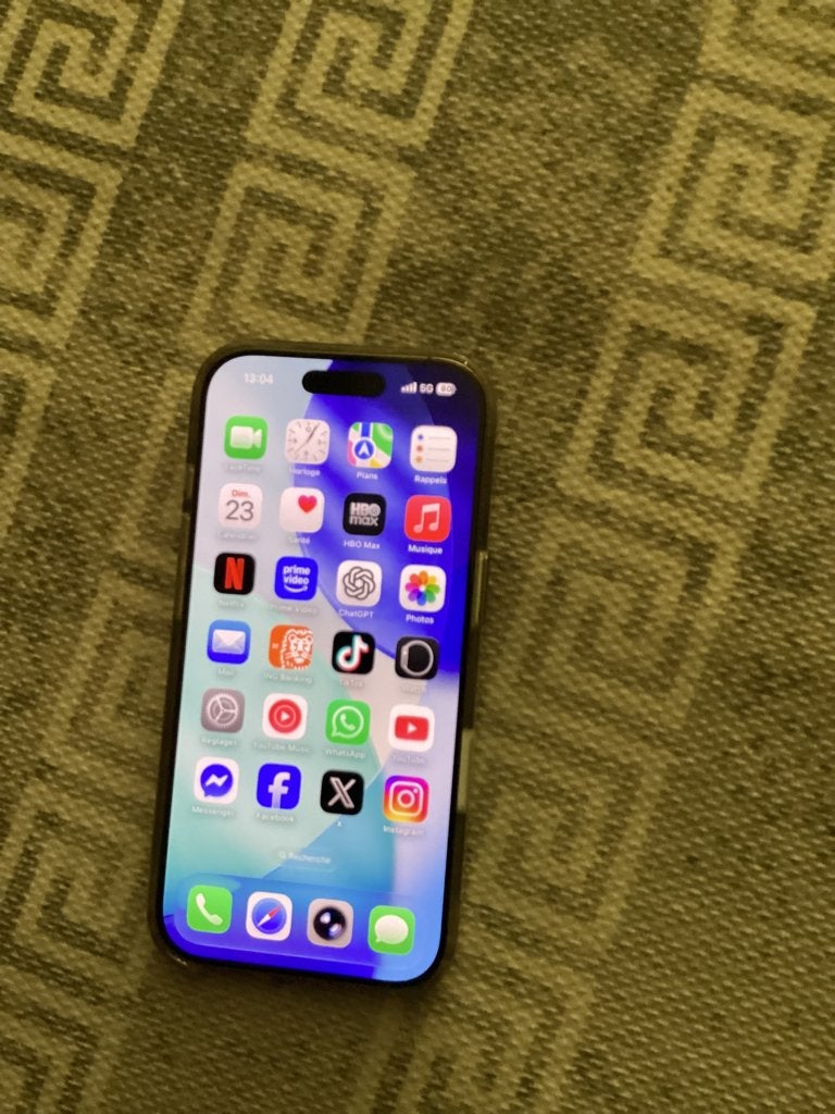 iPhone16 Pro quasi neuve 700 euros non discutable, Or, IPhone 16, Comme neuf, Enlèvement