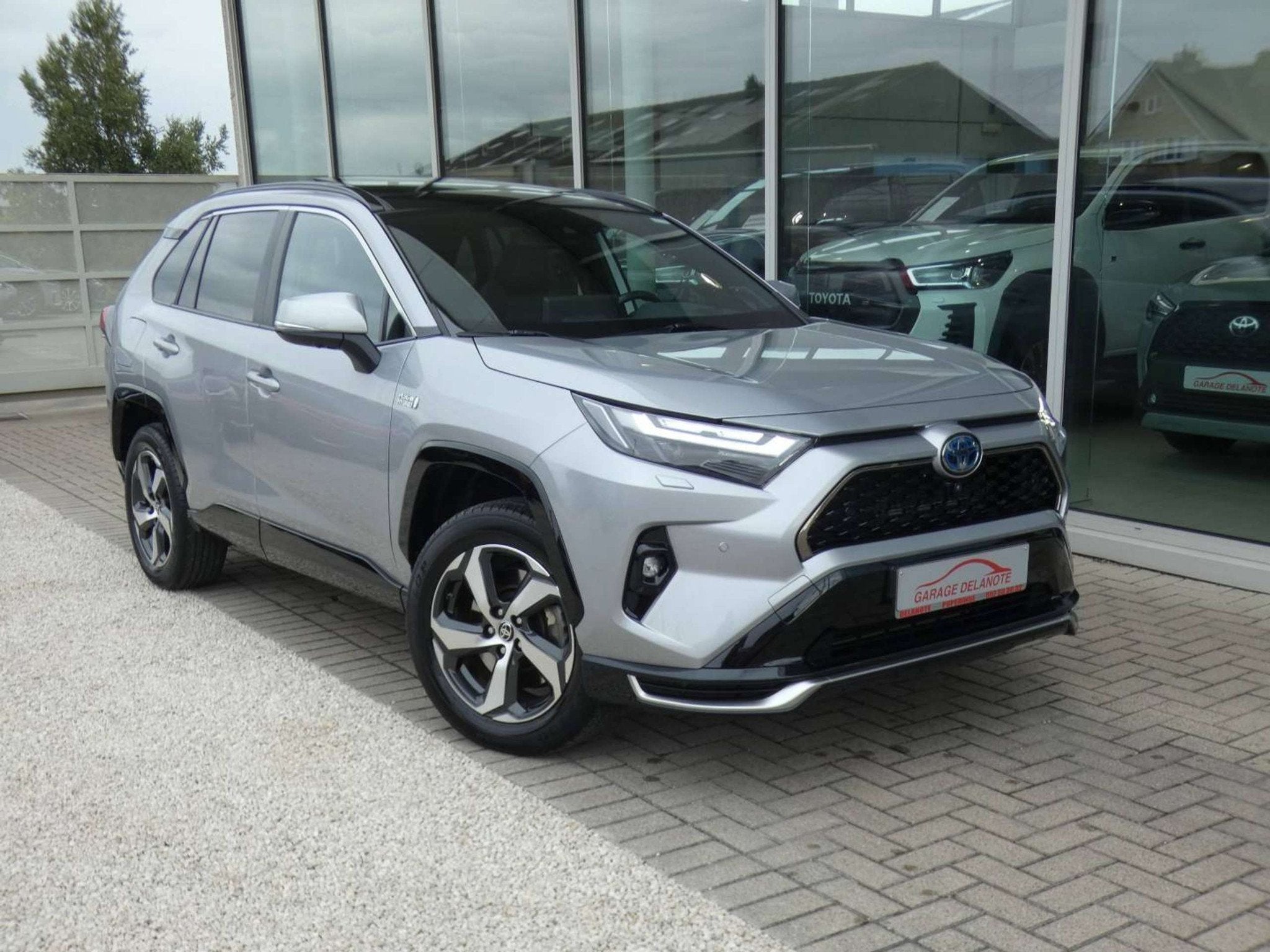 Toyota RAV4 *PLUG-IN* AWD +PANO/OPEN DAK +TREKHAAK +LEDER +J, Auto's, Automaat, Gebruikt, 4 cilinders, 2487 cc