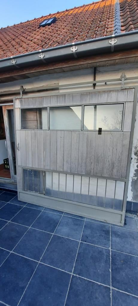 Schuifpoort met rail, Ophalen