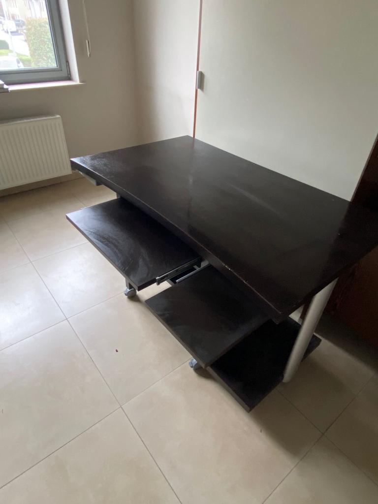 Bureau, Huis en Inrichting, Bureaus, Ophalen, Met wielen, Gebruikt
