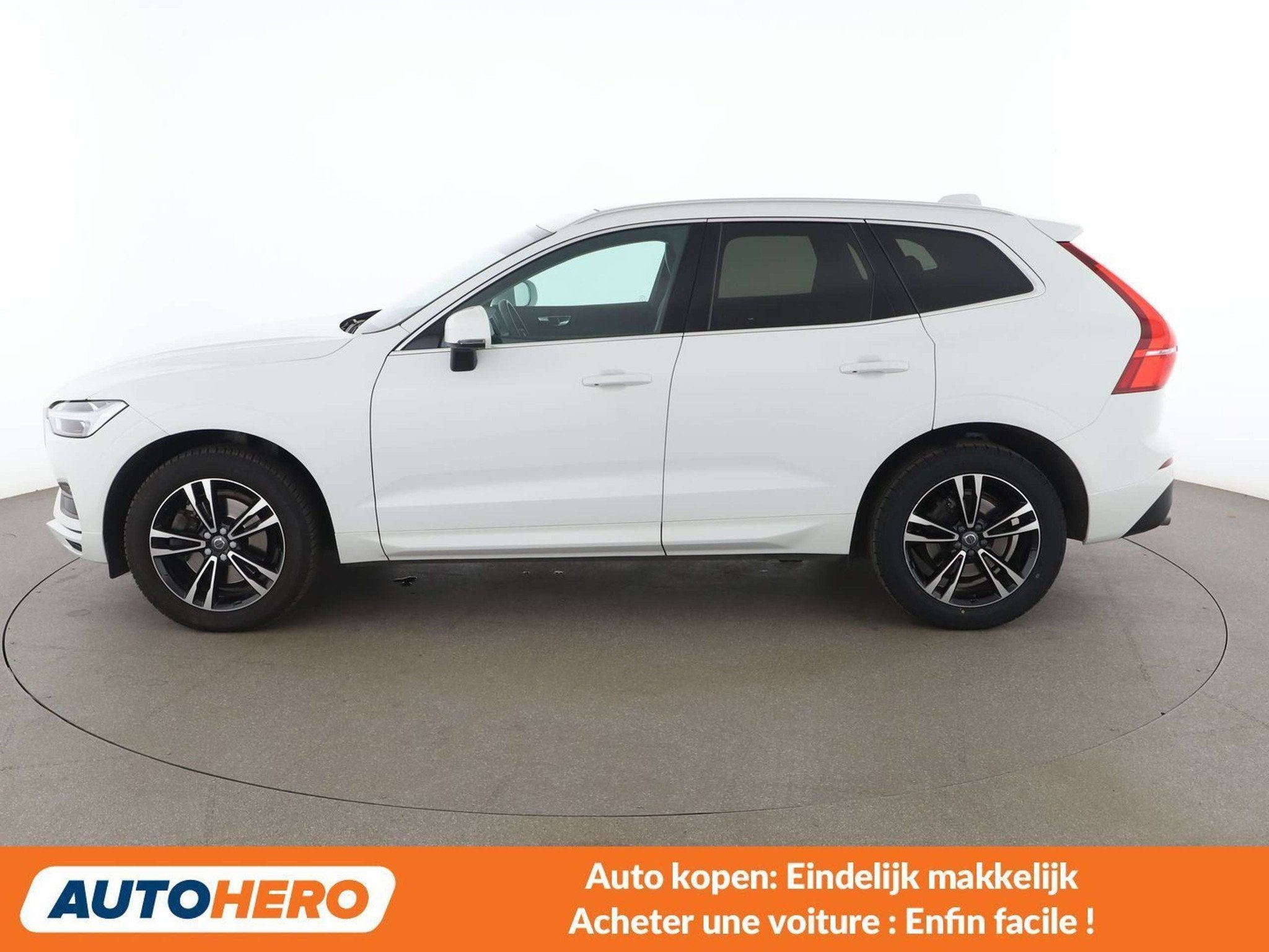 Volvo XC60 2.0 T4 Momentum Pro 2WD (bj 2019, automaat), Auto's, Volvo, Gebruikt, 1969 cc, Wit, Leder