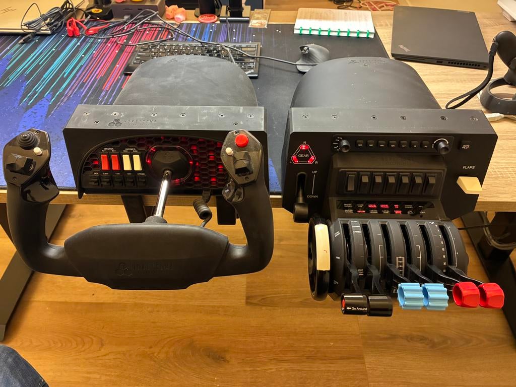 Flight sim cockpit, yoke throttle pedals, honeycomb, Computers en Software, Joysticks, Ophalen, Zo goed als nieuw