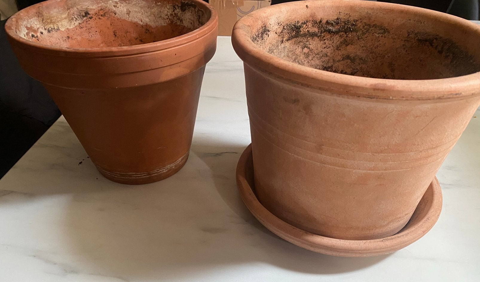 🔥 Terracotta bloempotten - 2 stuks - 1 met schaal, Enlèvement, Comme neuf